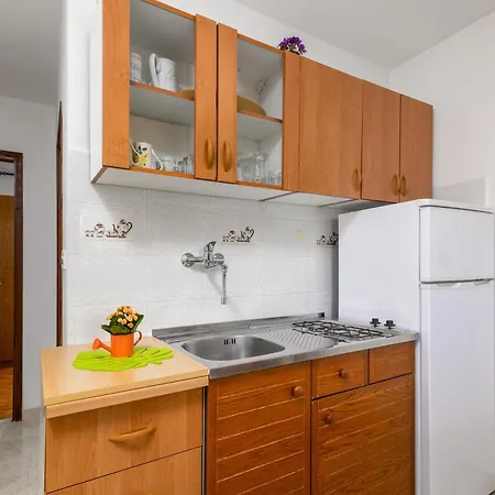 By The Sea Banjole, - 3002 *