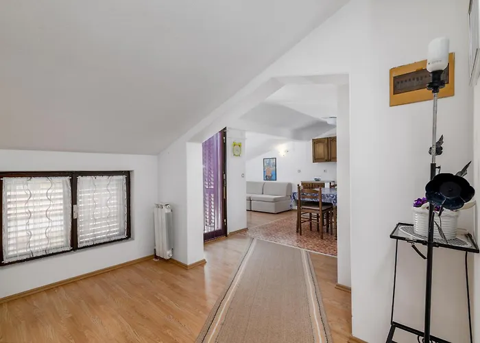 By The Sea Banjole, - 3002 *