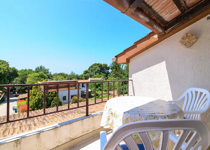 By The Sea Banjole, - 3002