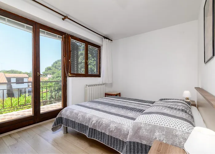 Apartment By The Sea Banjole, - 3002 *